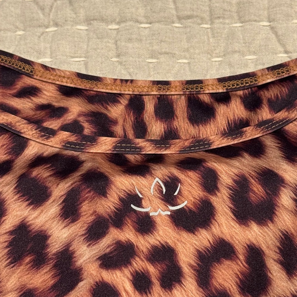 Beyond Yoga Truly Cropped Tank Leopard Print Top Bra Large Active Athleisure - Picture 3 of 4